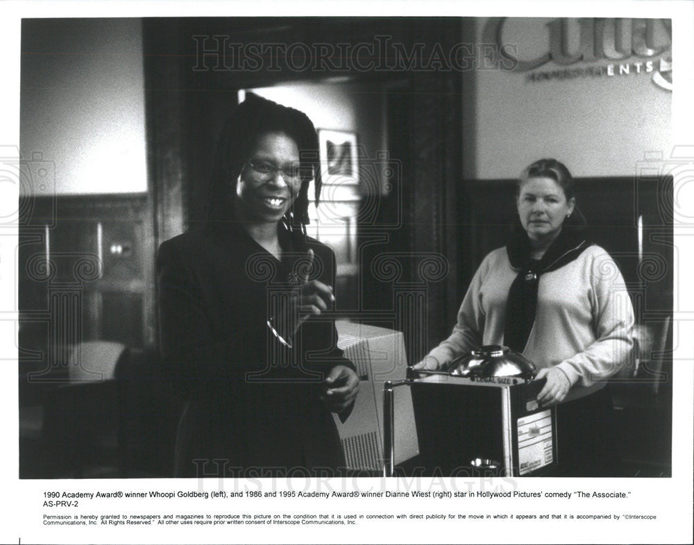 1996 Press Photo Whoopi Goldberg Dianne Wiest The Associate - Historic Images