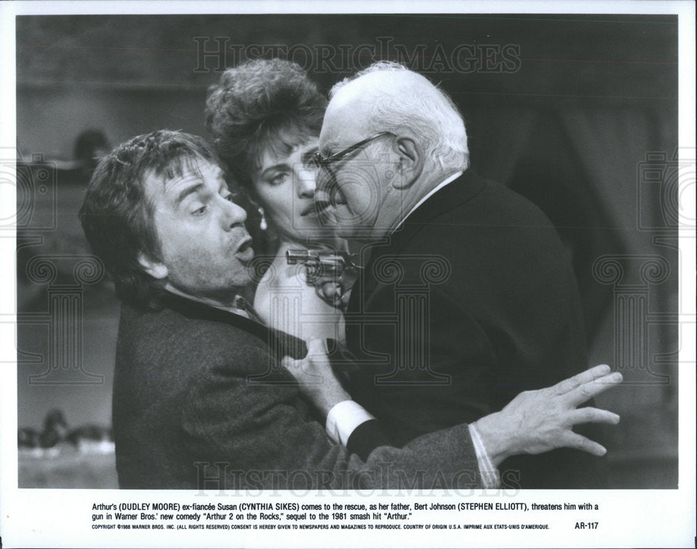 1988 Press Photo Dudley Moore, Cynthia Sikes &quot;Arthur 2 On The Rocks&quot; - Historic Images