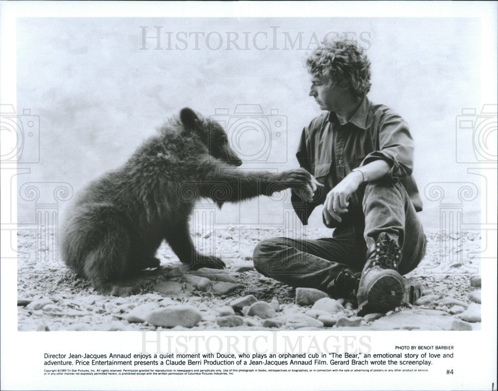 1989 Press Photo The Bear Jean-Jacques Annaud Douce - Historic Images