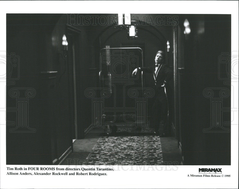 1995 Press Photo Four Rooms Tim Roth director Quentin Tarantino Anders Rockwell - Historic Images