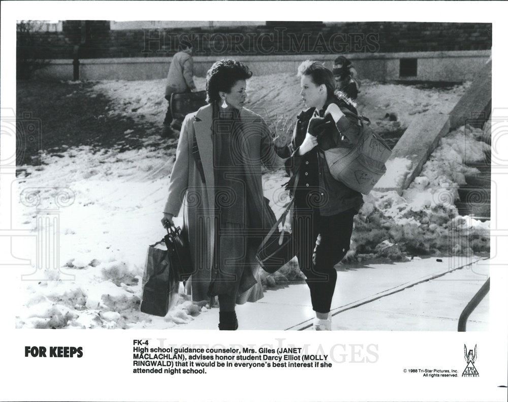 1988 Press Photo Janet Maclachlan &amp; Molly Ringwald In &quot;For Keeps&quot; - Historic Images