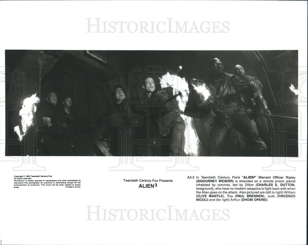1992 Press Photo Sigourney Weaver, Charles S. Dutton, Clive Mantle In &quot;Aliens 3&quot; - Historic Images