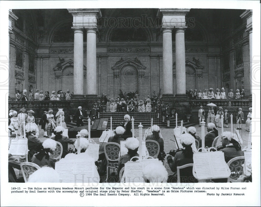 1984 Press Photo Tom Hulce Performs In Amadeus - Historic Images