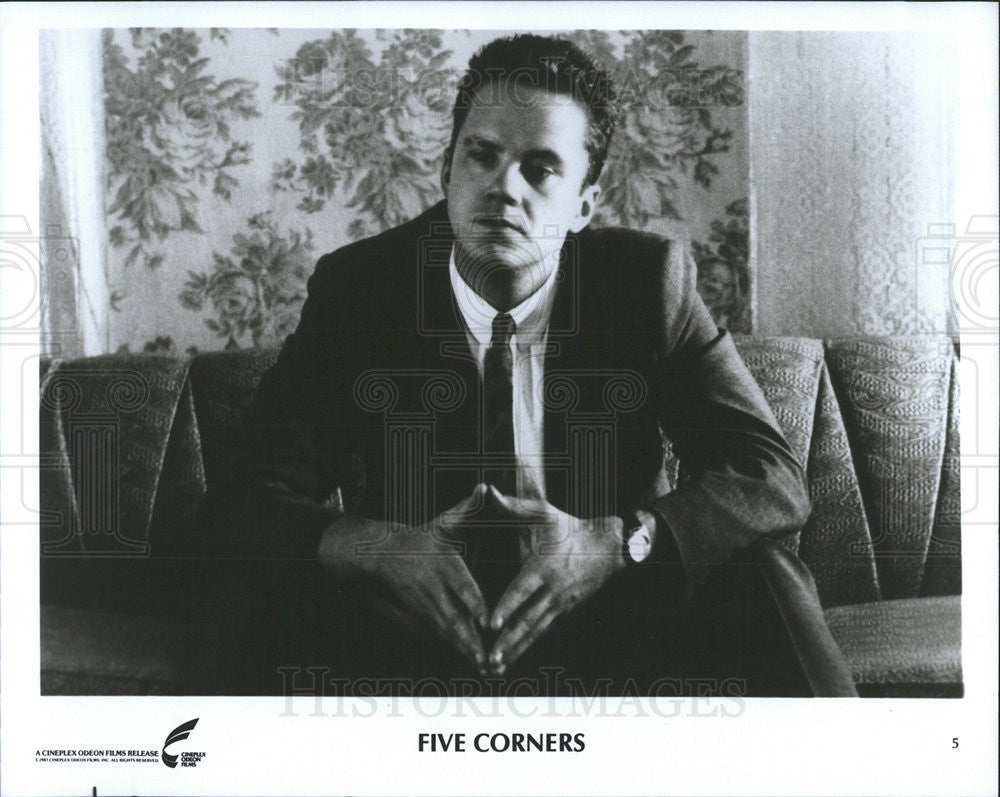 1987 Press Photo Tim Robbins Stars In Five Corners - Historic Images