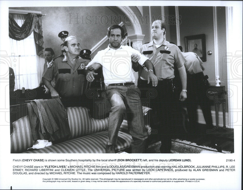 1989 Press Photo Chevy Chase Don Brockett Jordan Lund Star In  Fletch Lives - Historic Images