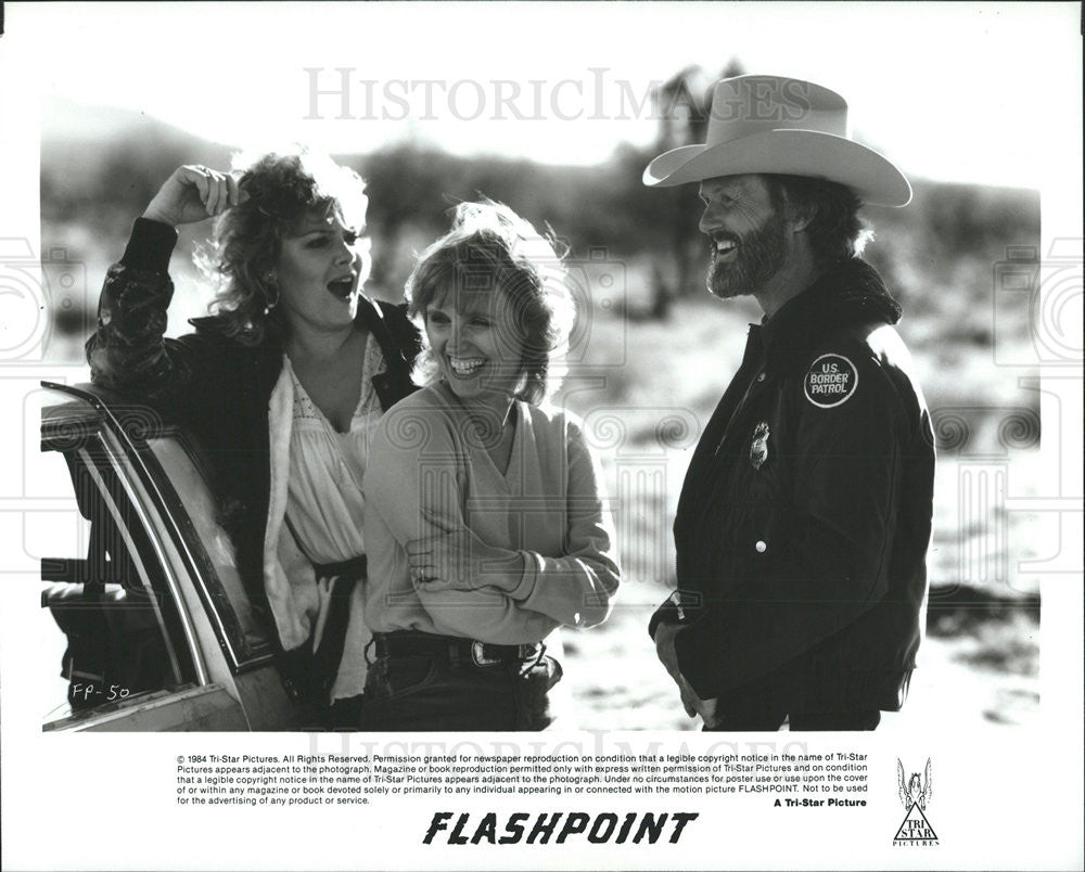 1984 Press Photo Jean Smart, Tess Harper and Kris Kristofferson in &quot;Flashpoint&quot; - Historic Images