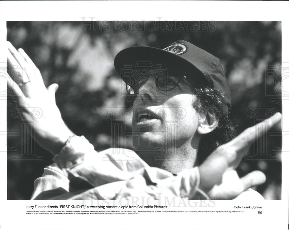 1995 Press Photo Jerry Zucker Directs &quot;First Knight&quot; - Historic Images