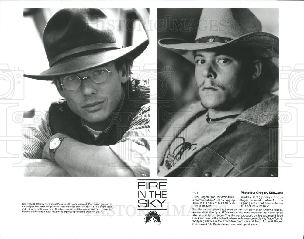 1993 Press Photo Peter Berg and Bradley Gregg star in &quot;Fire In The Sky&quot; - Historic Images