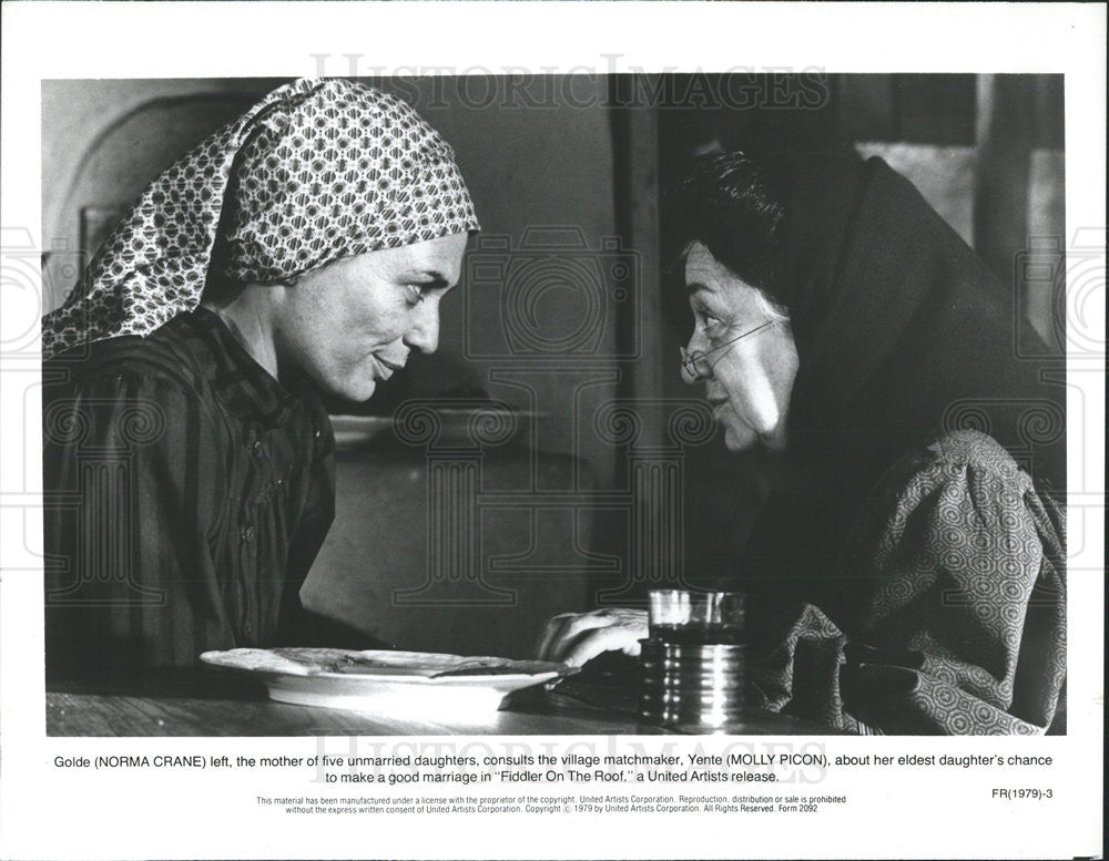 1979 Press Photo Norma Crane and Molly Picon in &quot;Fiddler On The Roof&quot; - Historic Images