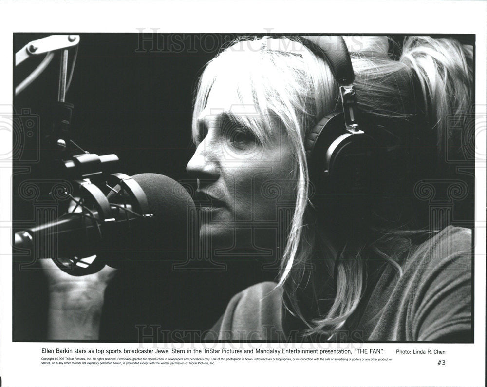 1996 Press Photo Ellen Barkin Actress Portrays Jewel Stern Sportscaster Fan Film - Historic Images