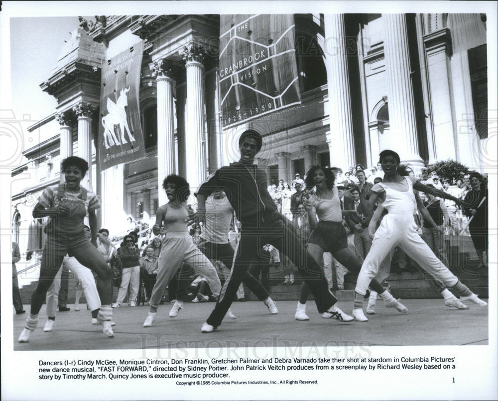 1985 Press Photo Fast Forward Film Dancers Outside Museum McGee Cintron Palmer - Historic Images