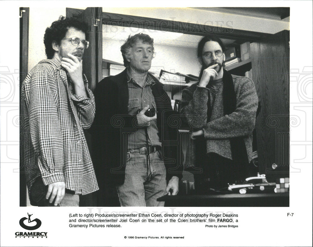 1996 Press Photo "Fargo" Producer Ethan Coen, Roger Deakins, Joel Coen on set - Historic Images