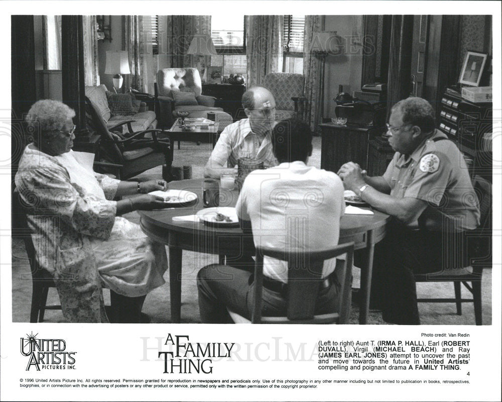 1996 Press Photo Irma P. Hall, Robert Duvall, Michael Beach &quot;A Family Thing&quot; - Historic Images