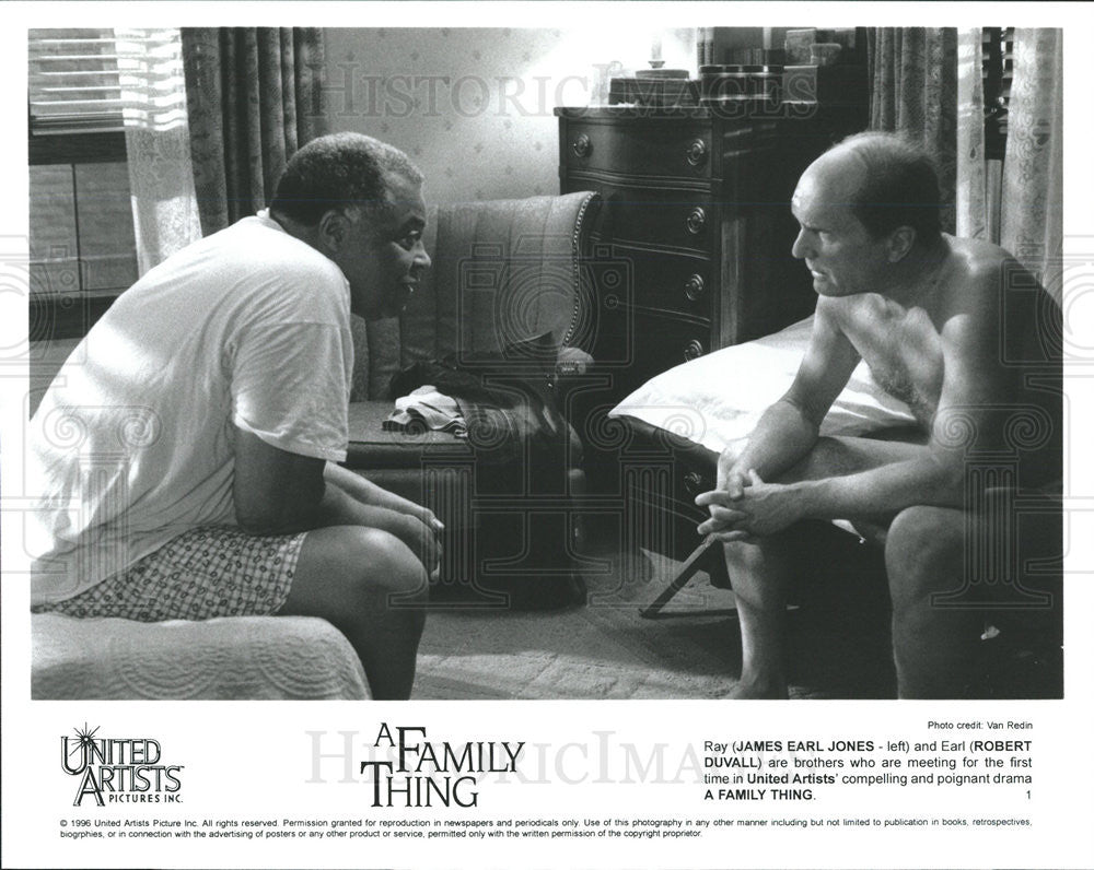 1996 Press Photo James Earl Jones and Robert Duvall in &quot;A Family Thing&quot; - Historic Images