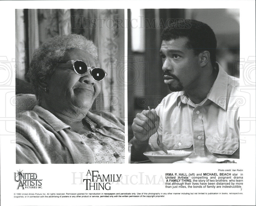 1996 Press Photo Irma P. Hall and Michael Beach in &quot;A Family Thing&quot; - Historic Images