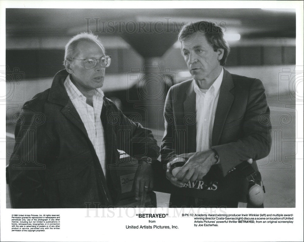 1988 Press Photo Irwin Winkler Producer Costa-Gavras On Location Betrayed Movie - Historic Images