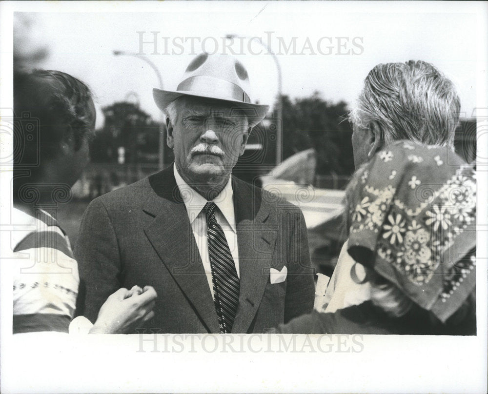 1977 Press Photo Sir Laurence Olivier Betsy Drama Film Movie Scene - Historic Images