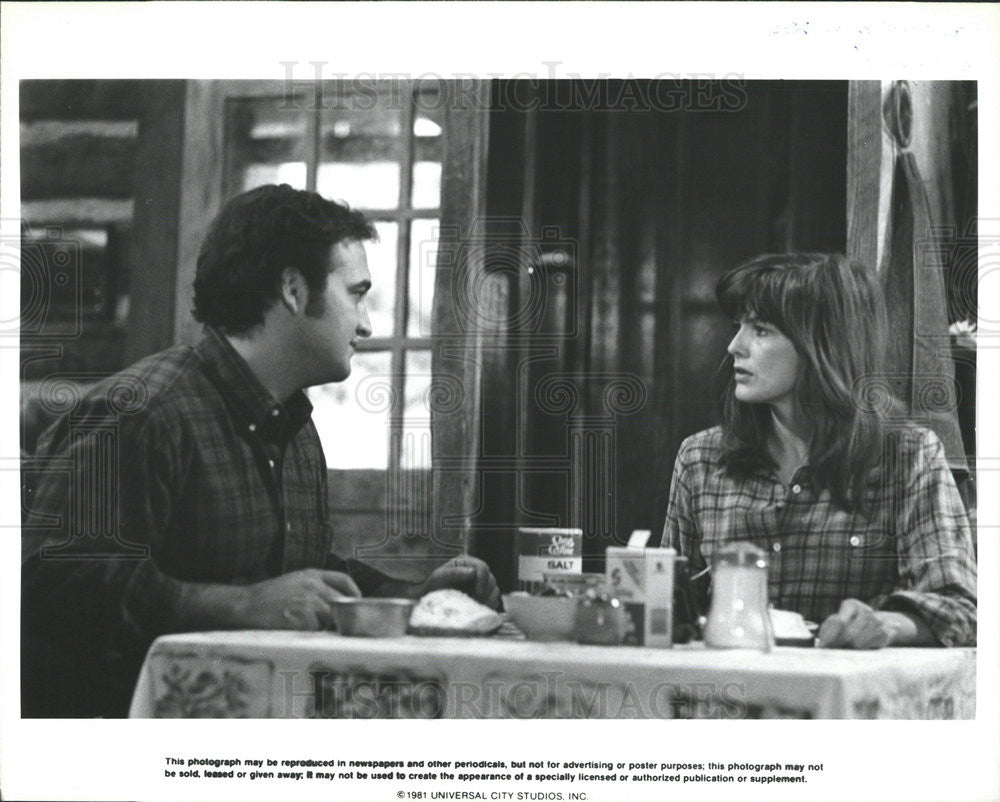 1981 Press Photo John Belushi Actor Blair Brown Actress Continental Divide Film - Historic Images