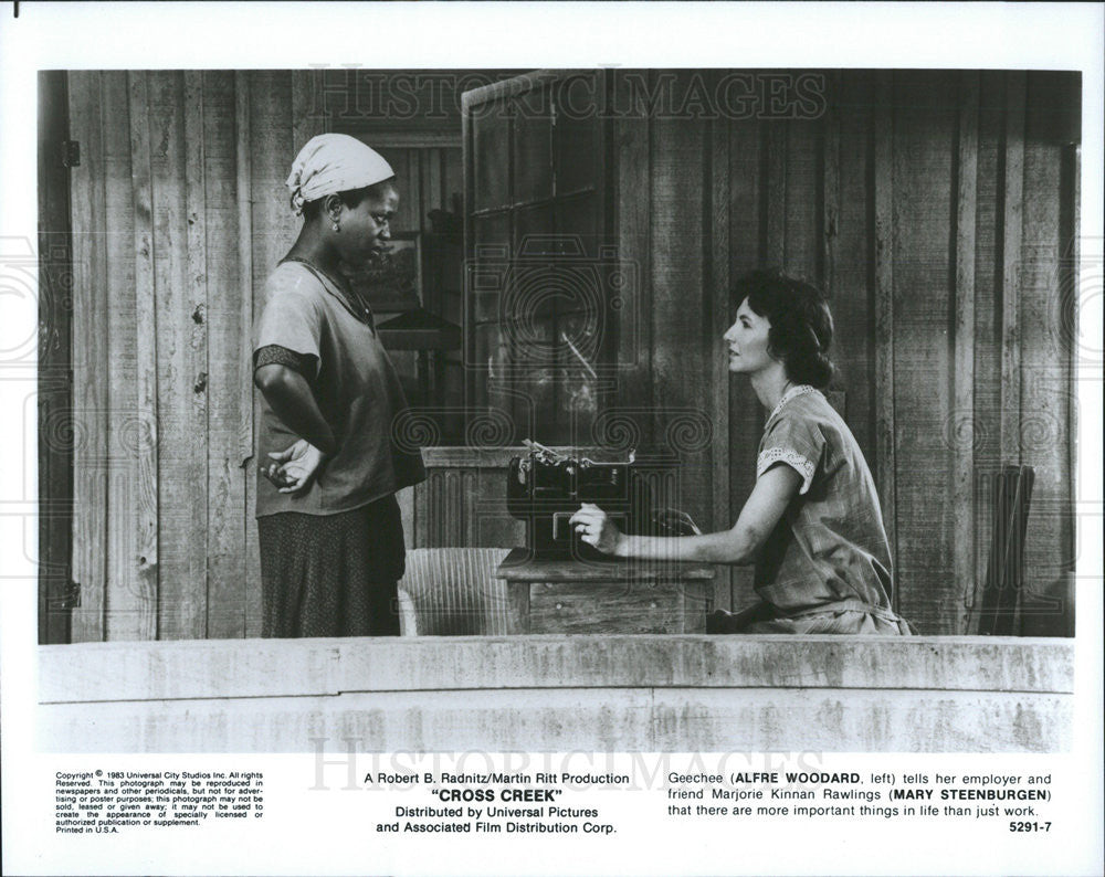 1983 Press Photo Cross Creek Film Alfred Woodard Mary Steenburgen Work Scene - Historic Images