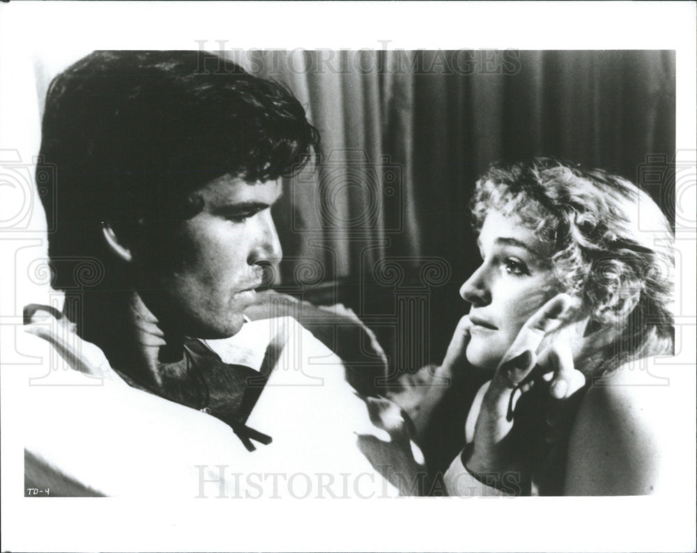 1988 Press Photo Pierce Bronson in &quot;The Deceivers&quot; - Historic Images