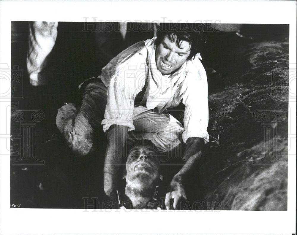 1988 Press Photo Pierce Bronson in &quot;The Deceivers&quot; - Historic Images