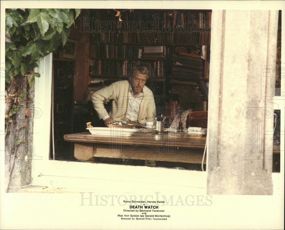 1980 Press Photo Death Watch Film Actor Harvey Keitel Looking Out Window Scene - Historic Images