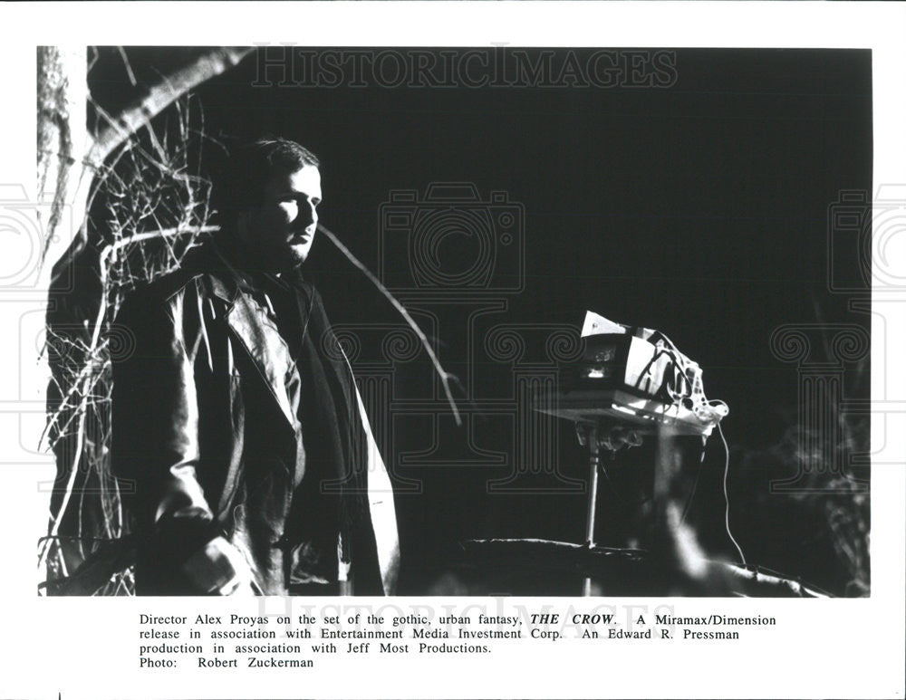 1994 Press Photo Alex Proyas Director Gothic Urban Fantasy Crow Movie Film Set - Historic Images