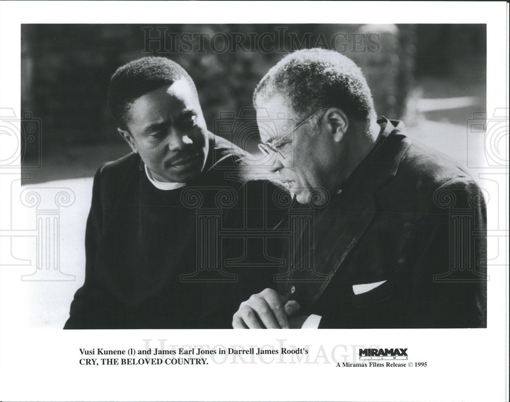 1995 Press Photo Vusi Kunene &amp; James Earl Jones Star In Cry, The Beloved Country - Historic Images