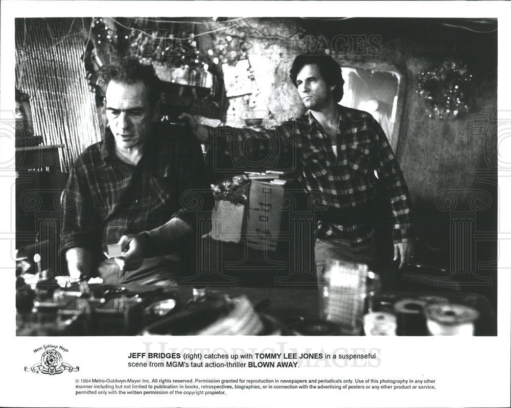 1994 Press Photo Jeff Bridges &amp; Tommy Lee Jones Star In &quot;Blown Away&quot; - Historic Images