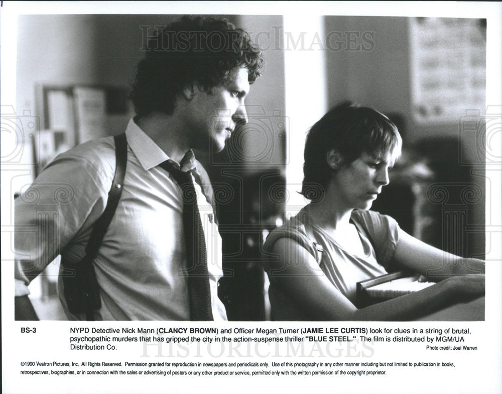 1990 Press Photo Clancy Brown &amp; Jamie Lee Curtis Star In &quot;Blue Steel&quot; - Historic Images