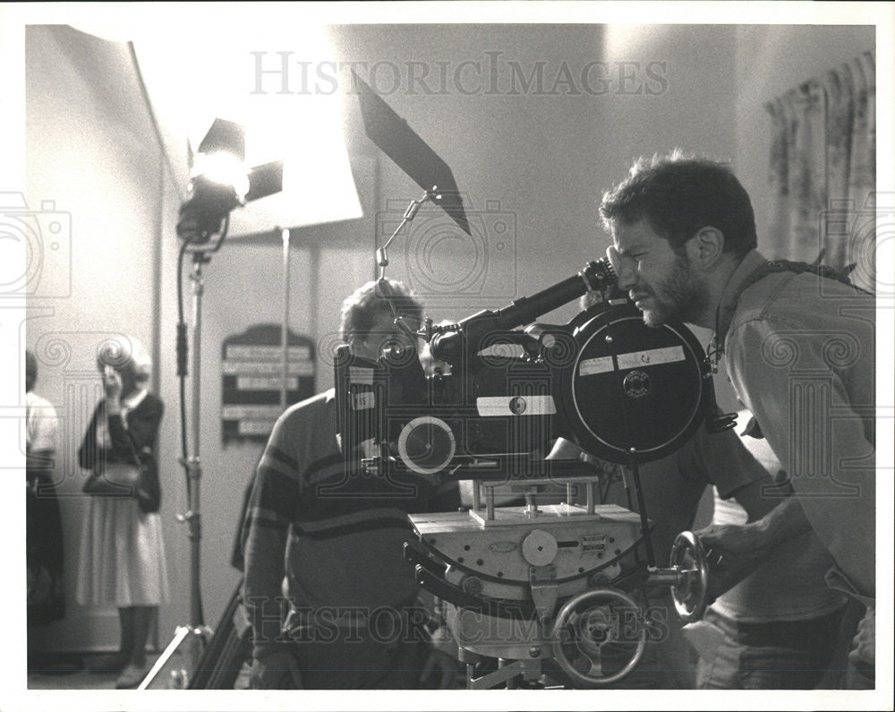 1988 Press Photo Nathan J. White Producer Writer Director Shooting Carrier Film - Historic Images