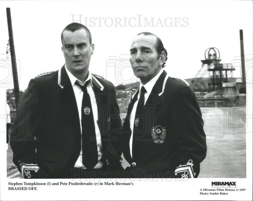 1997 Press Photo Stephen Tompkinson Actor Pete Postlethwaite Brassed Off Movie - Historic Images