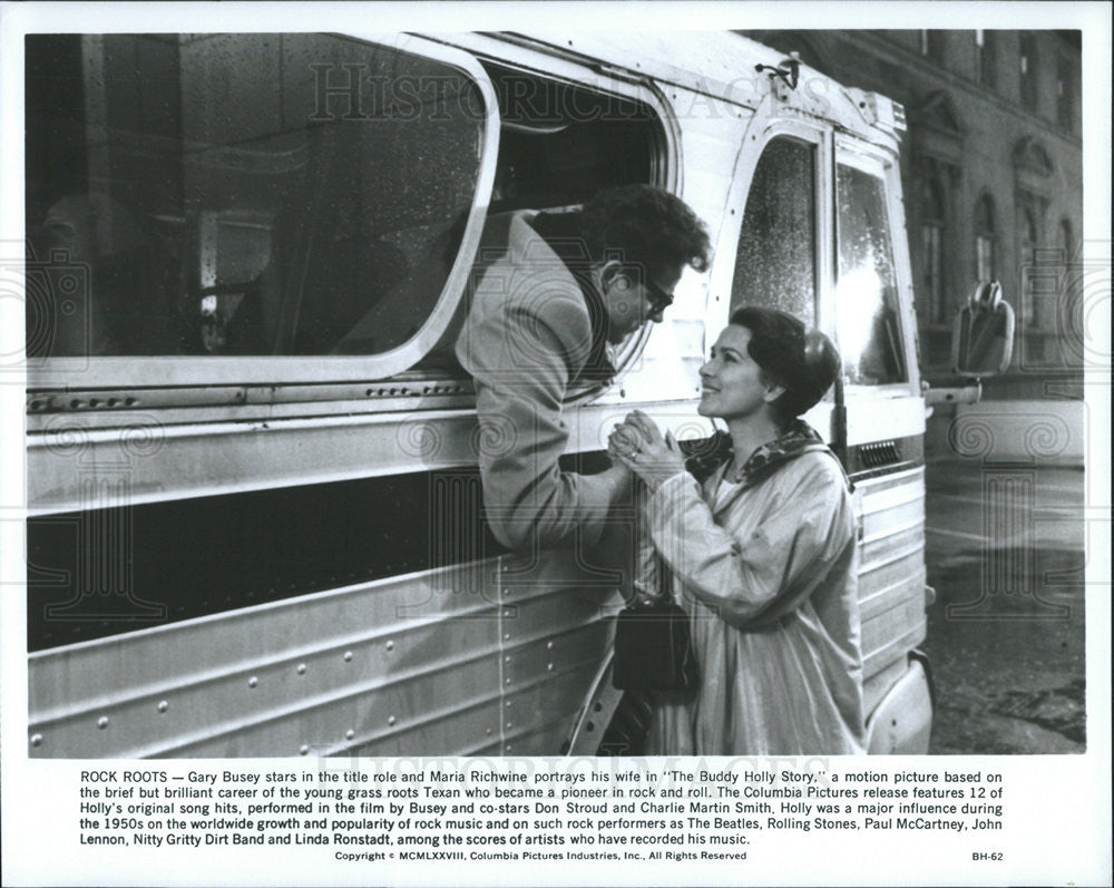 1978 Press Photo The Buddy Holly Story Gary Busey Maria Richwine Bus Scene - Historic Images