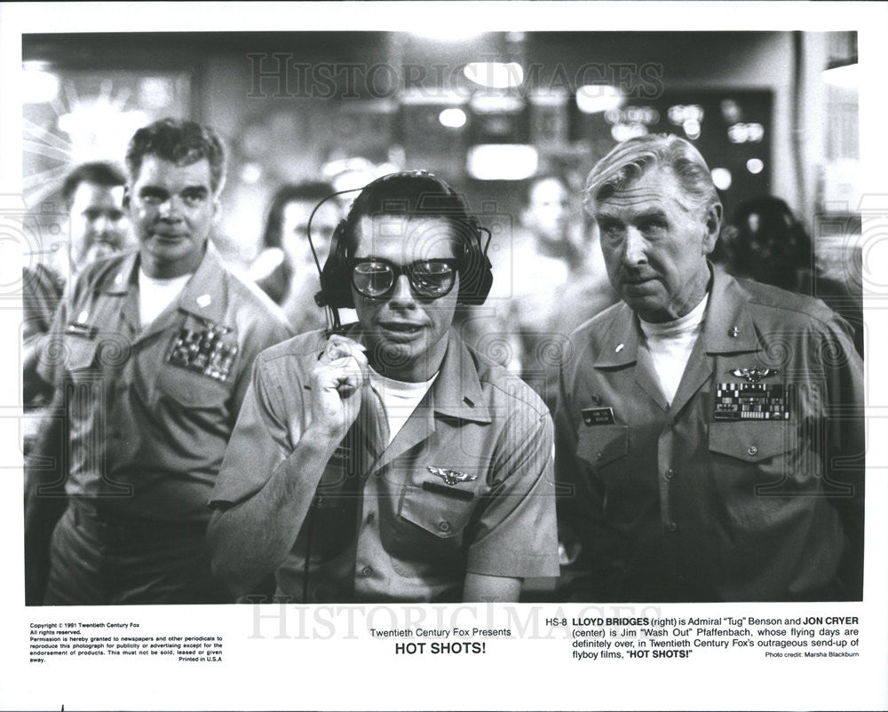 1991 Press Photo Lloyd Bridges and Jon Cryer in &quot;Hot Shots!&quot; - Historic Images