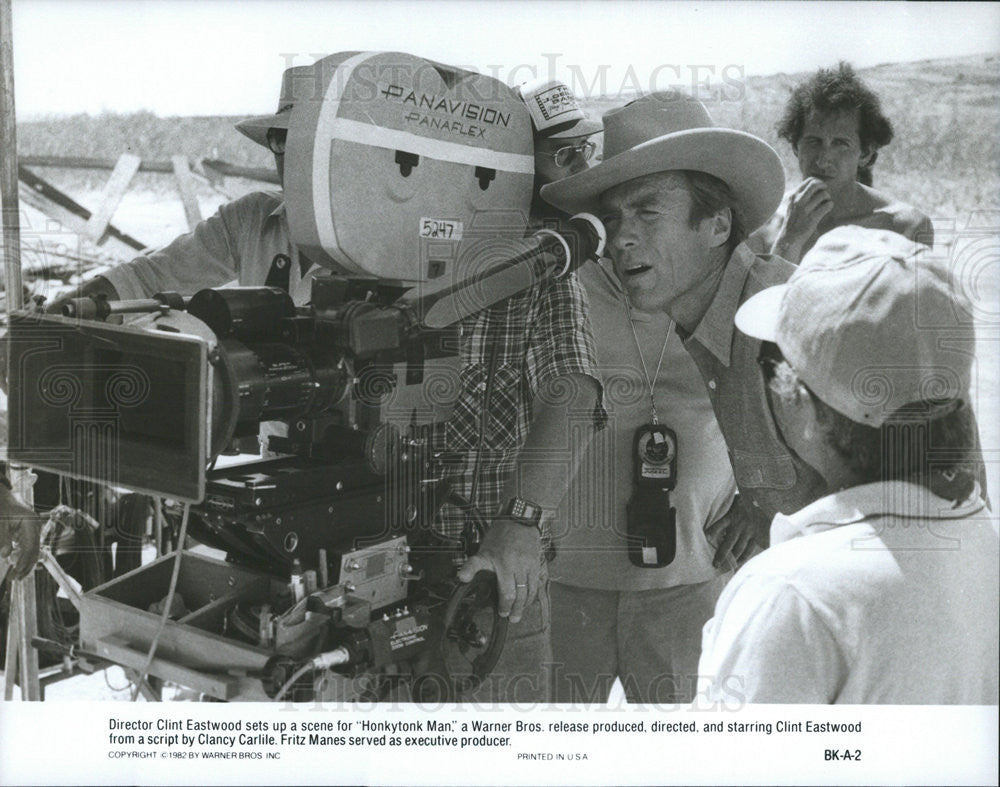 1982 Press Photo &quot;Honkytonk Man&quot; Director Clint Eastwood on location - Historic Images