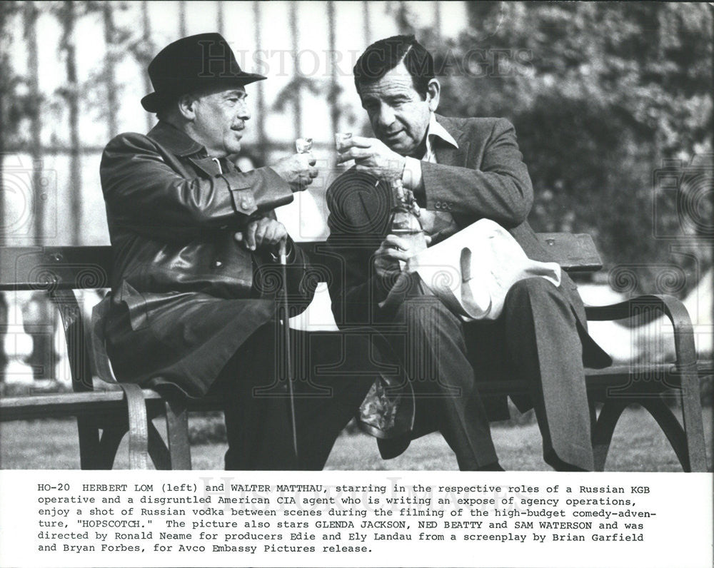 1980 Press Photo Herbert Lom and Walter Matthau in "Hopscotch" - Historic Images