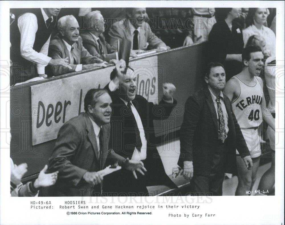 1986 Press Photo Robert Swan and Gene Hackman in &quot;Hoosiers&quot; - Historic Images