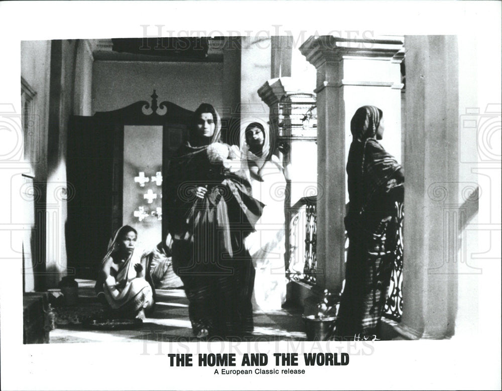 1984 Press Photo Swatilekha Chatterjee in &quot;The Home And The World&quot; - Historic Images