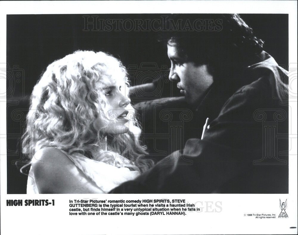 1988 Press Photo Steve Guttenberg and Daryl Hannah in &quot;High Spirits&quot; - Historic Images