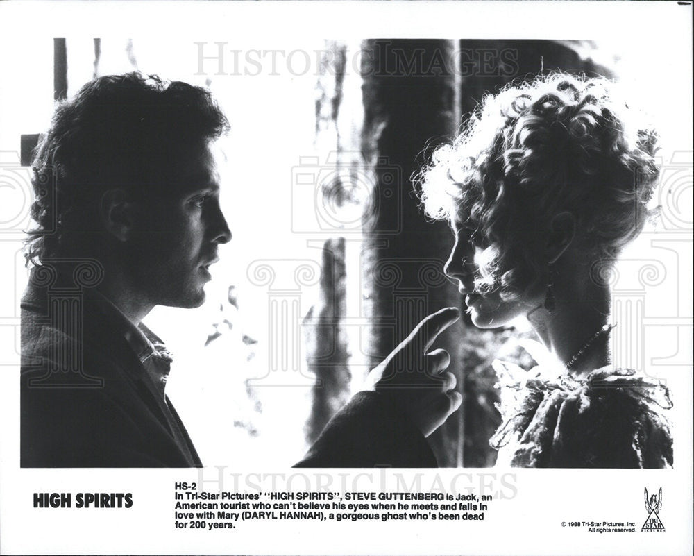 1988 Press Photo Steve Guttenberg and Daryl Hannah in &quot;High Spirits&quot; - Historic Images