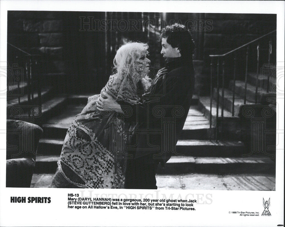 1988 Press Photo Steve Guttenberg and Daryl Hannah in &quot;High Spirits&quot; - Historic Images