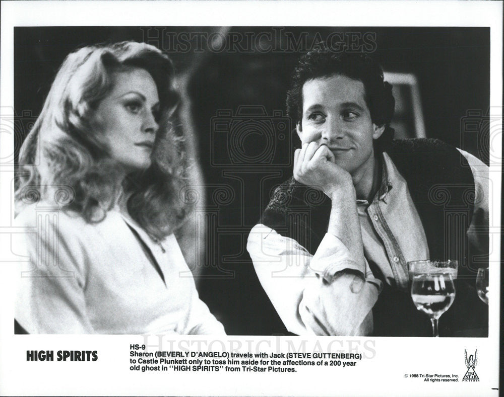 1988 Press Photo Beverly D&#39;Angelo and Steve Guttenberg in &quot;High Spirits&quot; - Historic Images