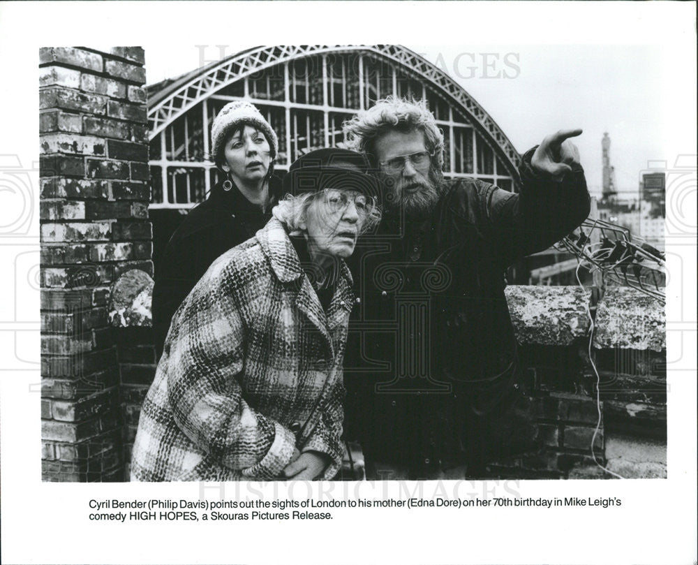 1988 Press Photo Philip Davis and Edna Dore in &quot;High Hopes&quot; - Historic Images