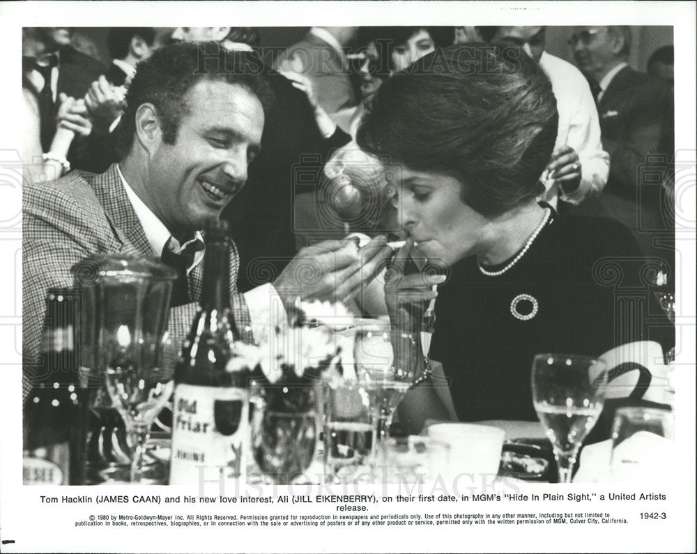 1980 Press Photo James Caan and Jill Eikenberry in &quot;Hide In Plain Sight&quot; - Historic Images