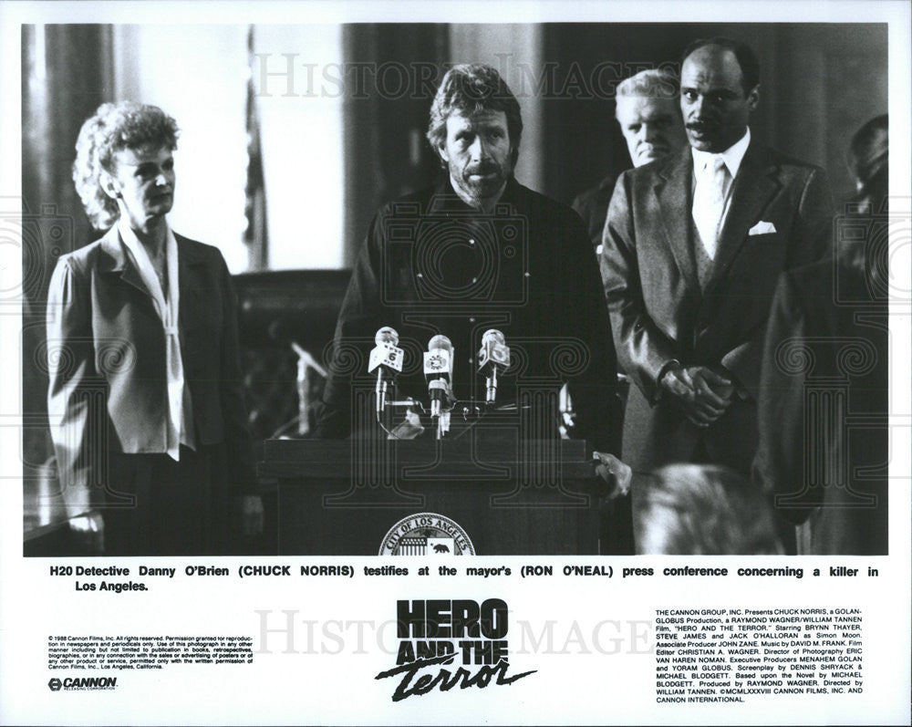 1988 Press Photo Chuck Norris, Ron O&#39;Neal in &quot;Hero And The Terror&quot; - Historic Images