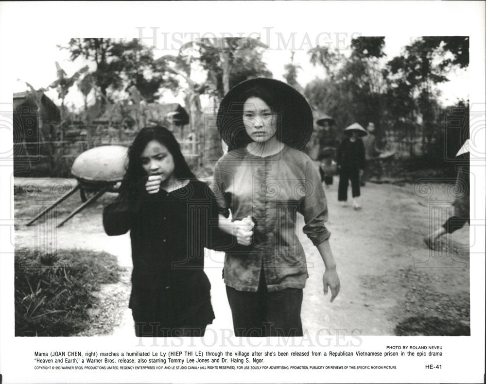 1993 Press Photo Joan Chen and Hiep Thi Le in &quot;Heaven And Earth&quot; - Historic Images