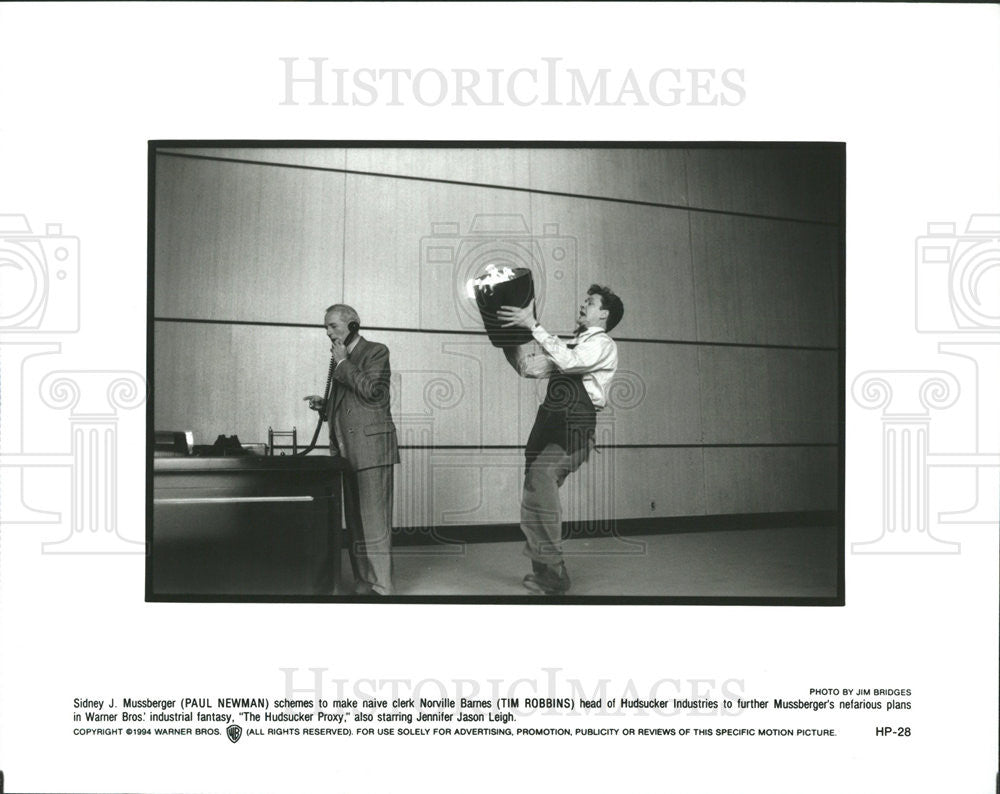 1994 Press Photo Paul Newman &amp; Tim Robbins Star In &quot;The Hudsucker Proxy&quot; - Historic Images