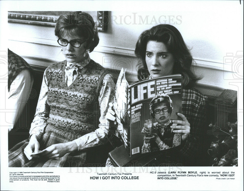 1989 Press Photo Lara Flynn Boyle Stars In &quot;How I Got Into College&quot; - Historic Images