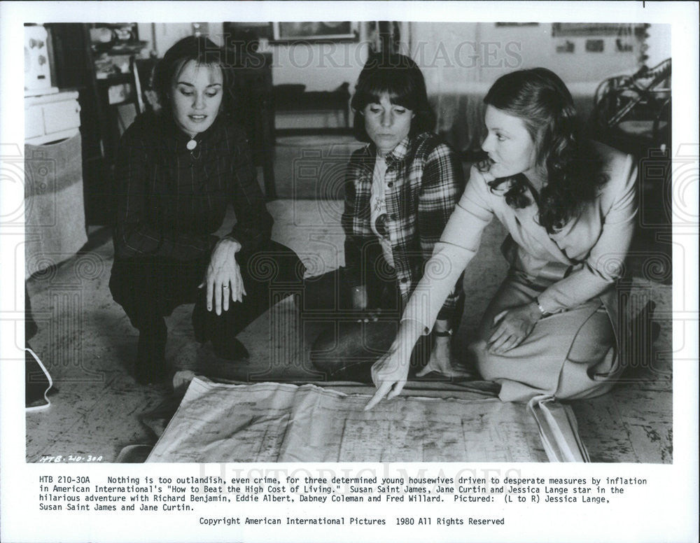 1980 Press Photo How to Beat the High Cost of Living Susan St James Jane Curtin - Historic Images