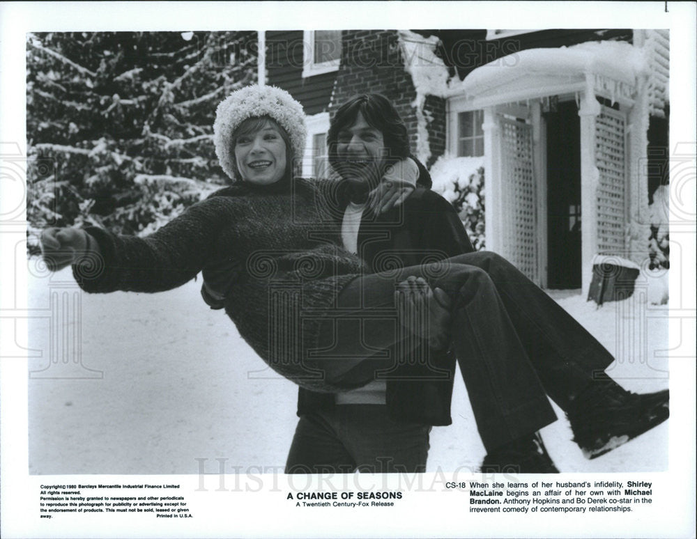 1980 Press Photo Shirley MacLaine &amp; Michael Brandon In &quot;A Change of Seasons&quot; - Historic Images